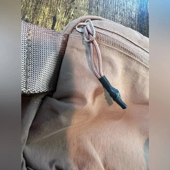 ODODOS | Unisex mini belt bag. - Picture 5 of 13